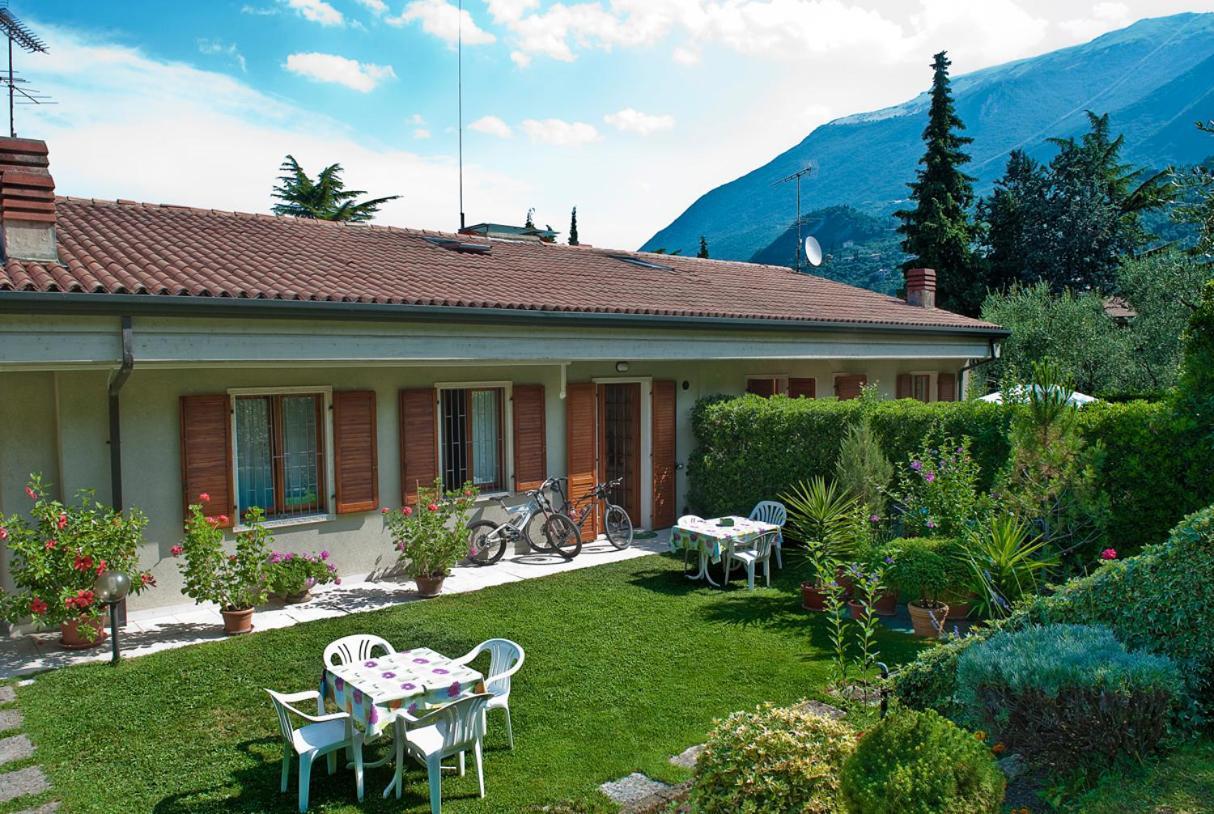 Casa Facchinetti Yellow Apartment Malcesine Buitenkant foto