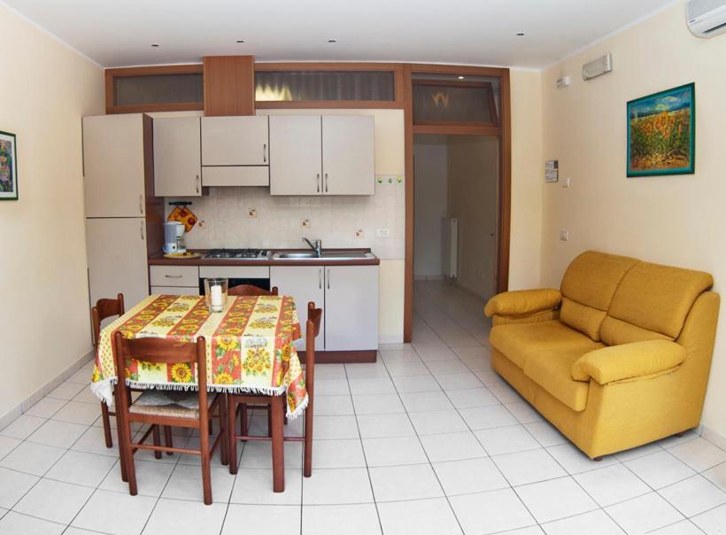 Casa Facchinetti Yellow Apartment Malcesine Buitenkant foto